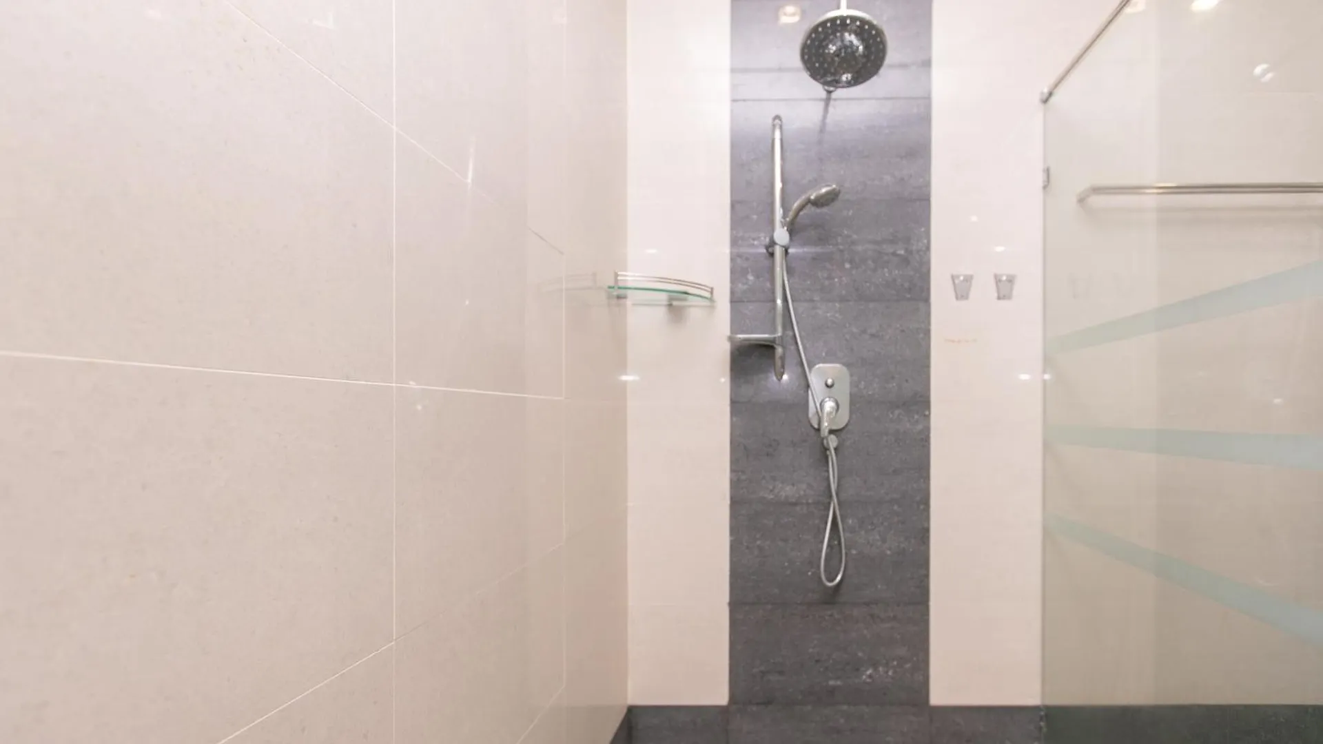 Villa Tanjung Bungah 5Br 18 Bungalow Ktv