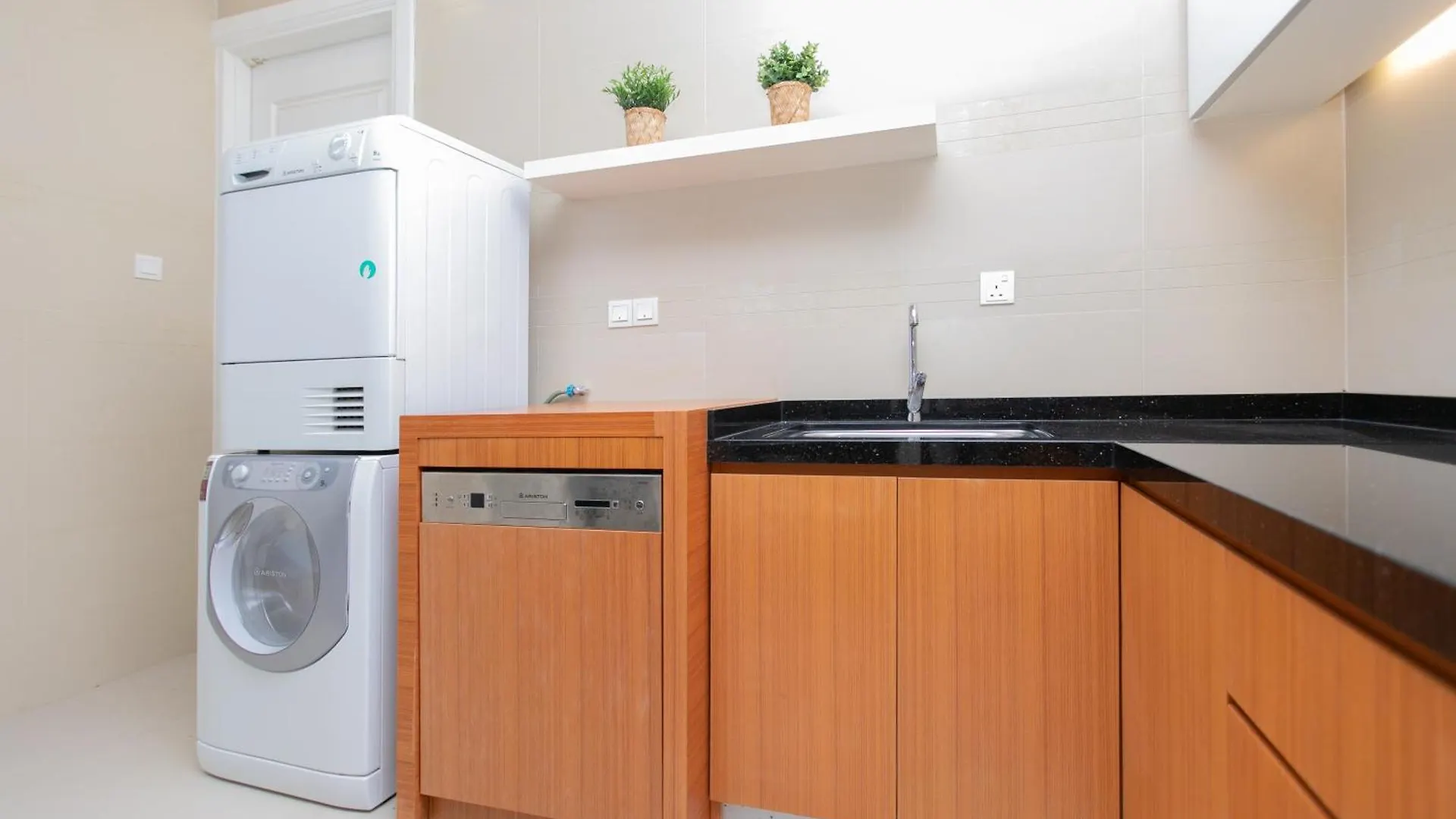 Tanjung Bungah 5Br 18 Bungalow Ktv