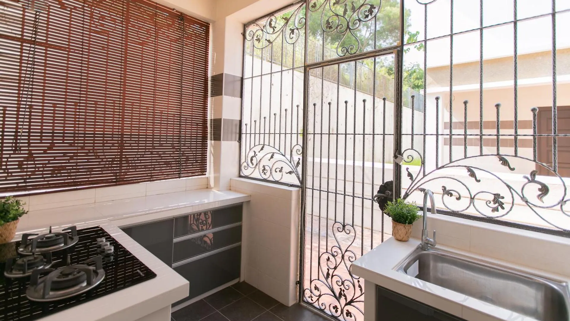 Tanjung Bungah 5Br 18 Bungalow Ktv Villa Tanjung Bungah (Penang)